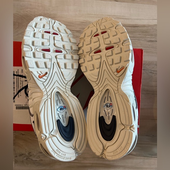 $170 Nike Air Max Tailwind IV SE Running Shoes CJ7979-100 Women’s Sz: 8.5 - Picture 7 of 8